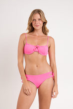 Laad de afbeelding in de Gallery-viewer, Model Front: Rio De Sol Top Top Mtx-Ultrapink Balconet-Tie
