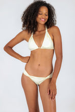 Laad de afbeelding in de Gallery-viewer, Model Front: Rio De Sol Top Top Off-White Mel
