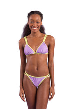 Laad de afbeelding in de Gallery-viewer, Model Front: Rio De Sol Top Top Orchid Tri-Duo
