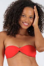 Laad de afbeelding in de Gallery-viewer, Gallery: Rio De Sol Top Top Rouge Twist
