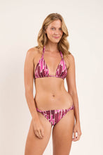 Laad de afbeelding in de Gallery-viewer, Model Front: Rio De Sol Top Top Shade Mel
