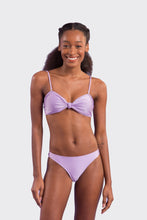Laad de afbeelding in de Gallery-viewer, Model Front: Rio De Sol Top Top Shimmer-Harmonia Bandeau-Joy
