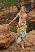 Laad de afbeelding in de Gallery-viewer, Set Garden-City Bandeau-Reto Hotpant-Cos
