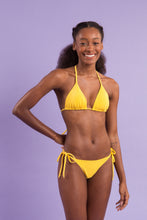 Laad de afbeelding in de Gallery-viewer, Set Malibu-Yellow Tri-Inv Cheeky-Tie
