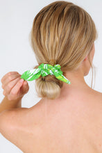 Laad de afbeelding in de Gallery-viewer, Green-Palms Scrunchie
