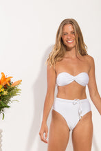 Laad de afbeelding in de Gallery-viewer, Set Shimmer-White Twist Belted-High-Waist
